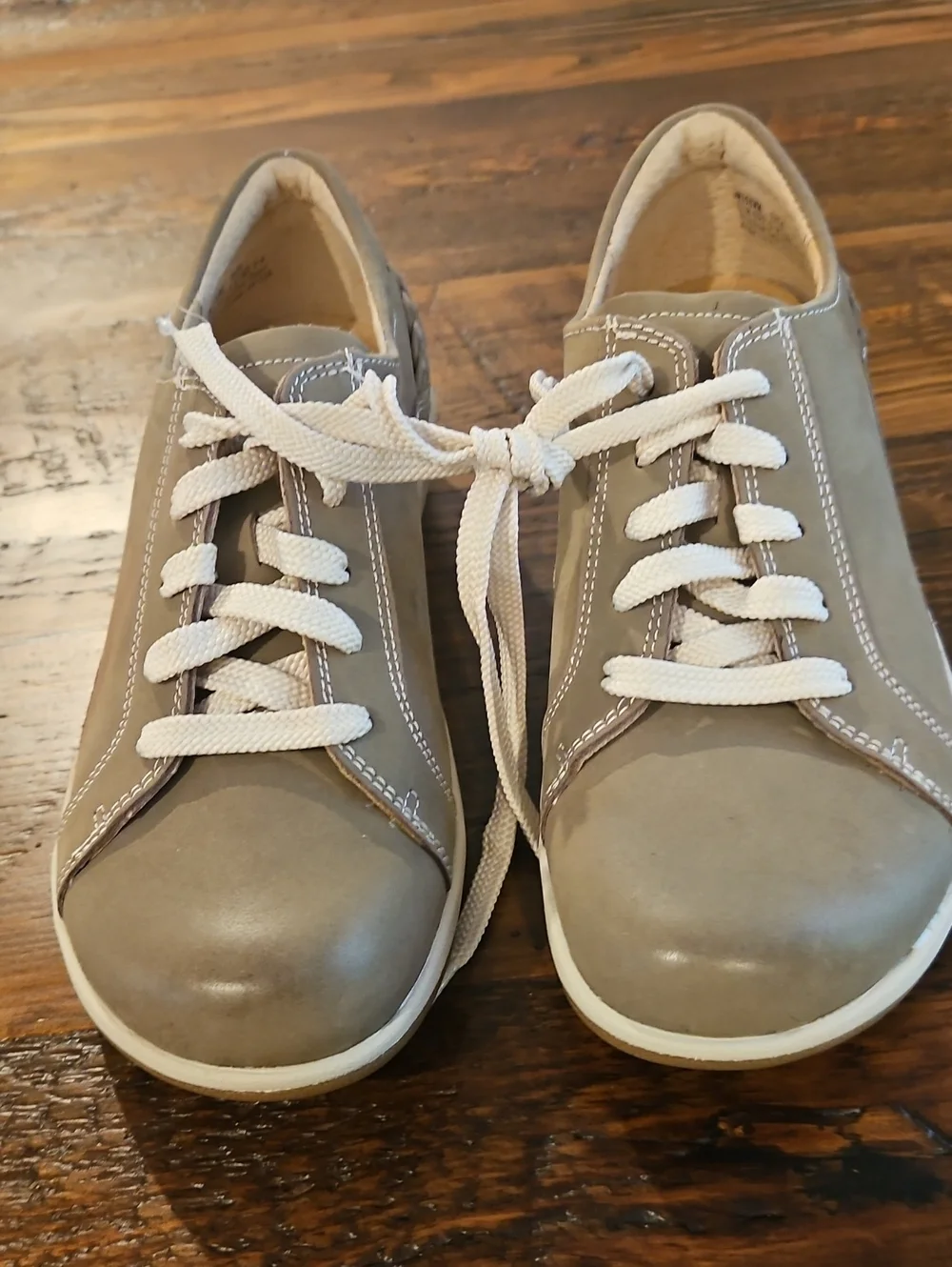 NWOB aetrex  Dana Women’s Taupe Casual Lace-Up Oxford  /Sneaker